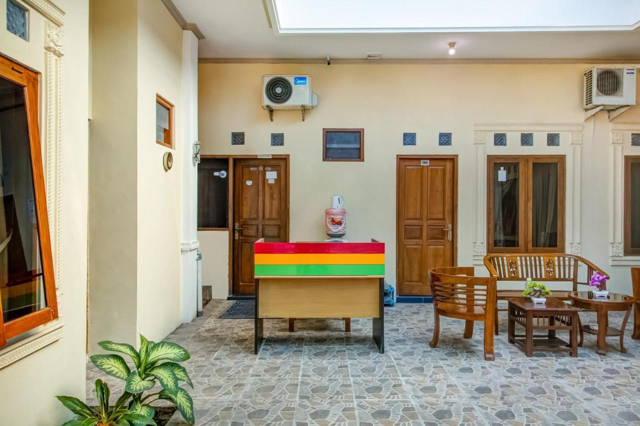 Oyo 3831 Pelangi Residence Syariah Solo Exterior foto